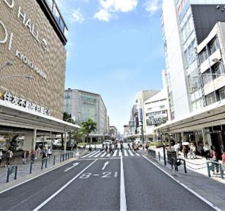 歩道拡幅された四条通（提供;四条繁栄会商店街振興組合）