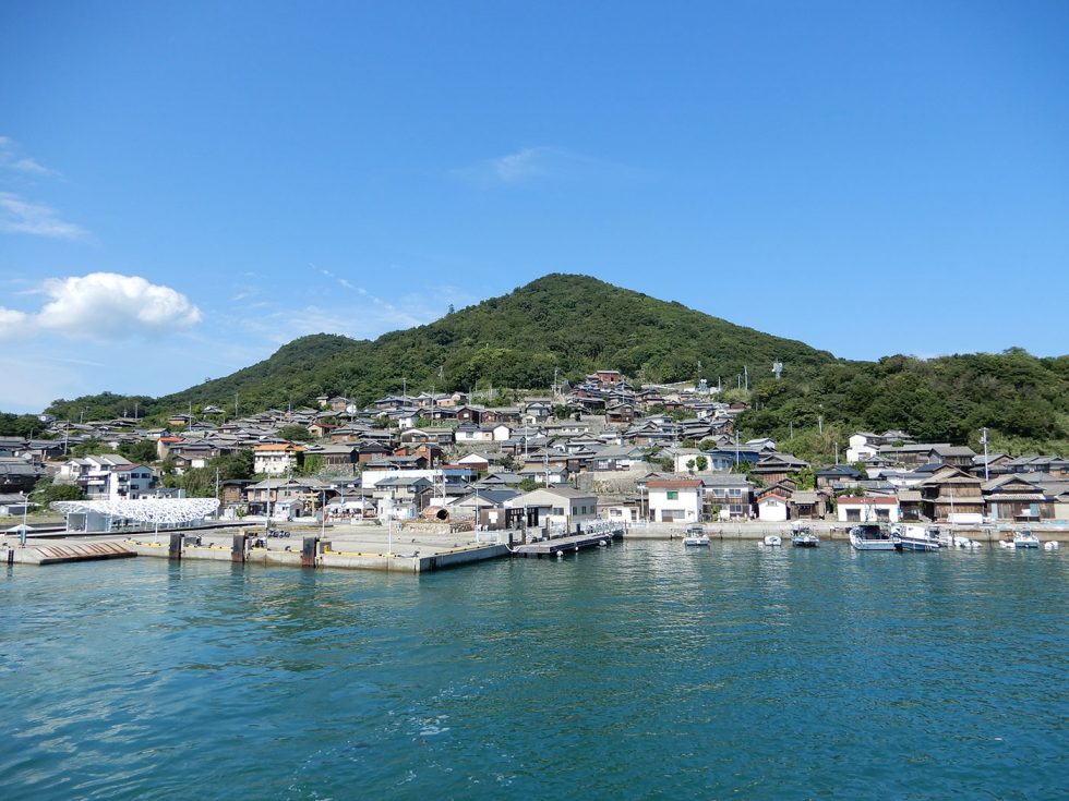 男木島のうろこ状に連なる街並み