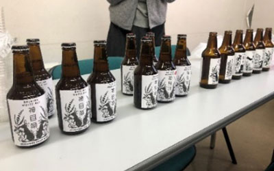 開発中の薬草クラフトビールの試飲会