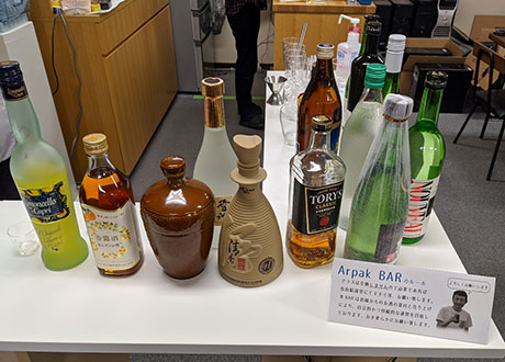 仮設で増設されたBarカウンター(塗師木作成)