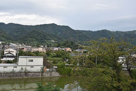生駒山への眺め（八尾市）
