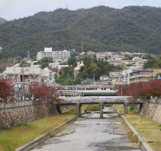 芦屋川～月若橋より駅方向を望む