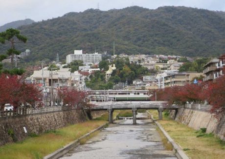 芦屋川～月若橋より駅方向を望む