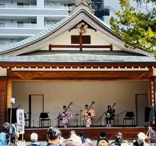 四柱神社神楽殿で披露された津軽三味線