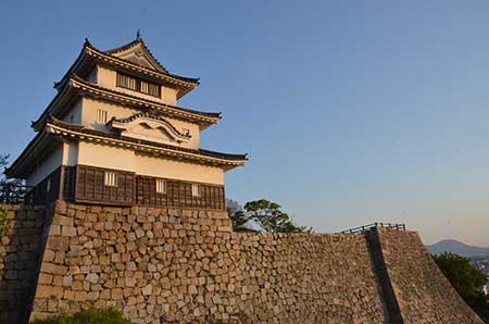 写真出典：丸亀市 （https://www.marugame-castle.jp/about/history/）