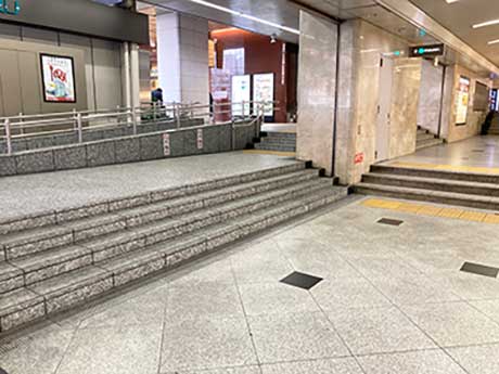 大阪駅の段差1