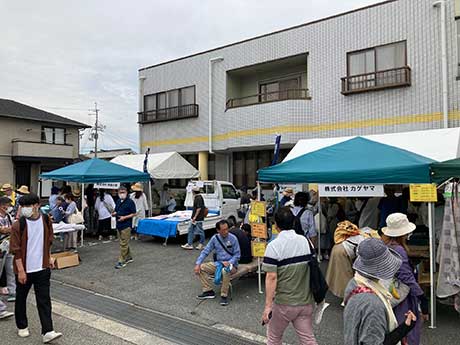 駐車場が生地マルシェになり かつての賑わいを取り戻します