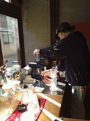 “ARCHI coffee&wine”を 「間借り」する“名珈琲”