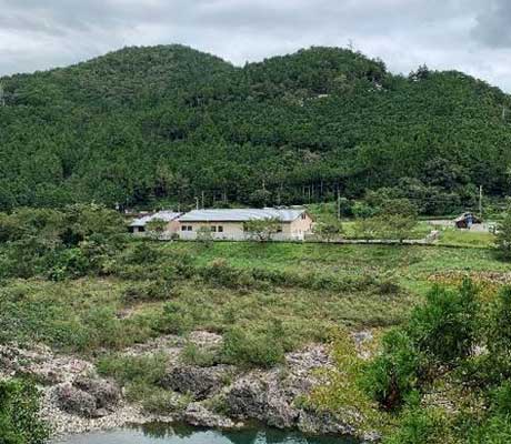 北山川と新じゃばら加工場全景