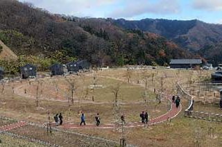 キャンプ場「山座熊川」とモニターツアーの様子