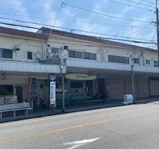 川西市多田グリーンハイツの商店街