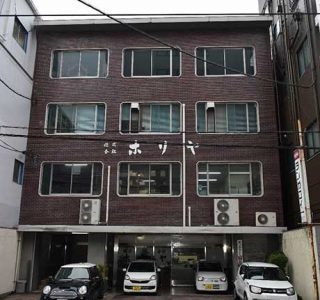 写真2：角の丸い窓が使用された戦後ビル
