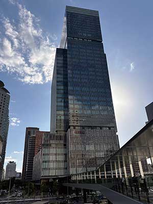 JPタワーの全景(大阪)