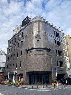アールと角がうまく調和された建築(今回のイケフェスで発見した建築)