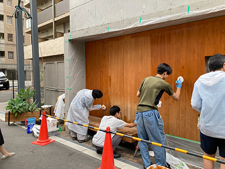 寺田町プレイス1塗装ワークショップの様子