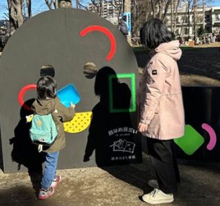 顔はめ福笑い：好きなパーツで自由に顔を作ります。