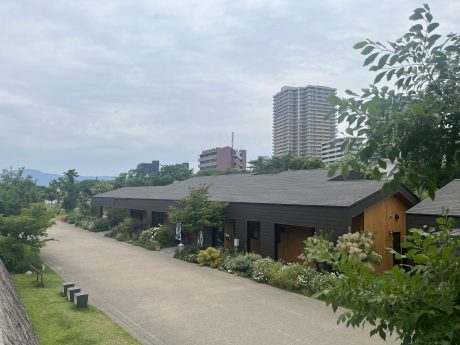 にぎわいの拠点として機能する「管理棟」。休日はもちろん、平日にも様々なイベントが開催されています