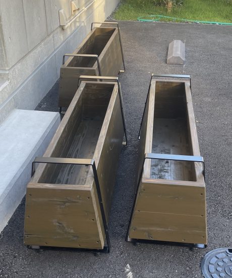 高槻市産風倒木を生かしたプランター