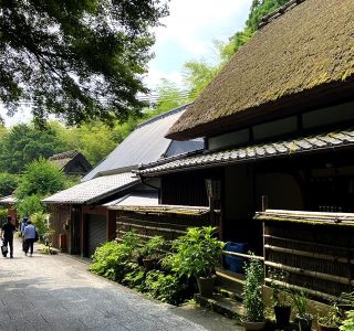 嵯峨鳥居本のまちなみ（茅葺きの農家風民家）